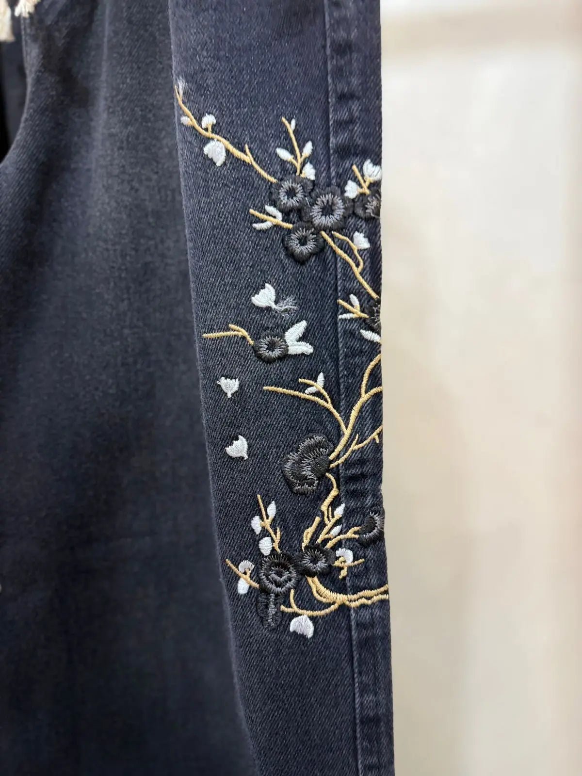 Black embroidered jeans - Little Hijabi
